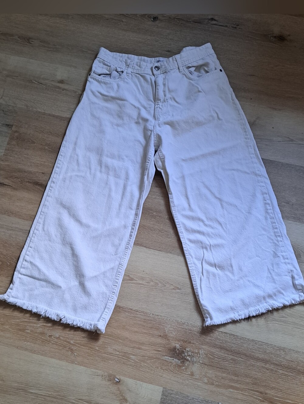 Wide Leg Frayed Hem White Jeans
